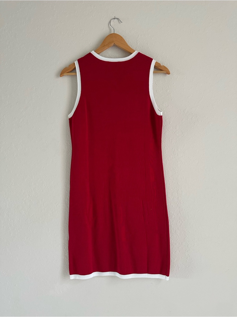 Sleeveless Red Midi Shift Dress with White Trim and Button Detail - Picture 5 of 5
